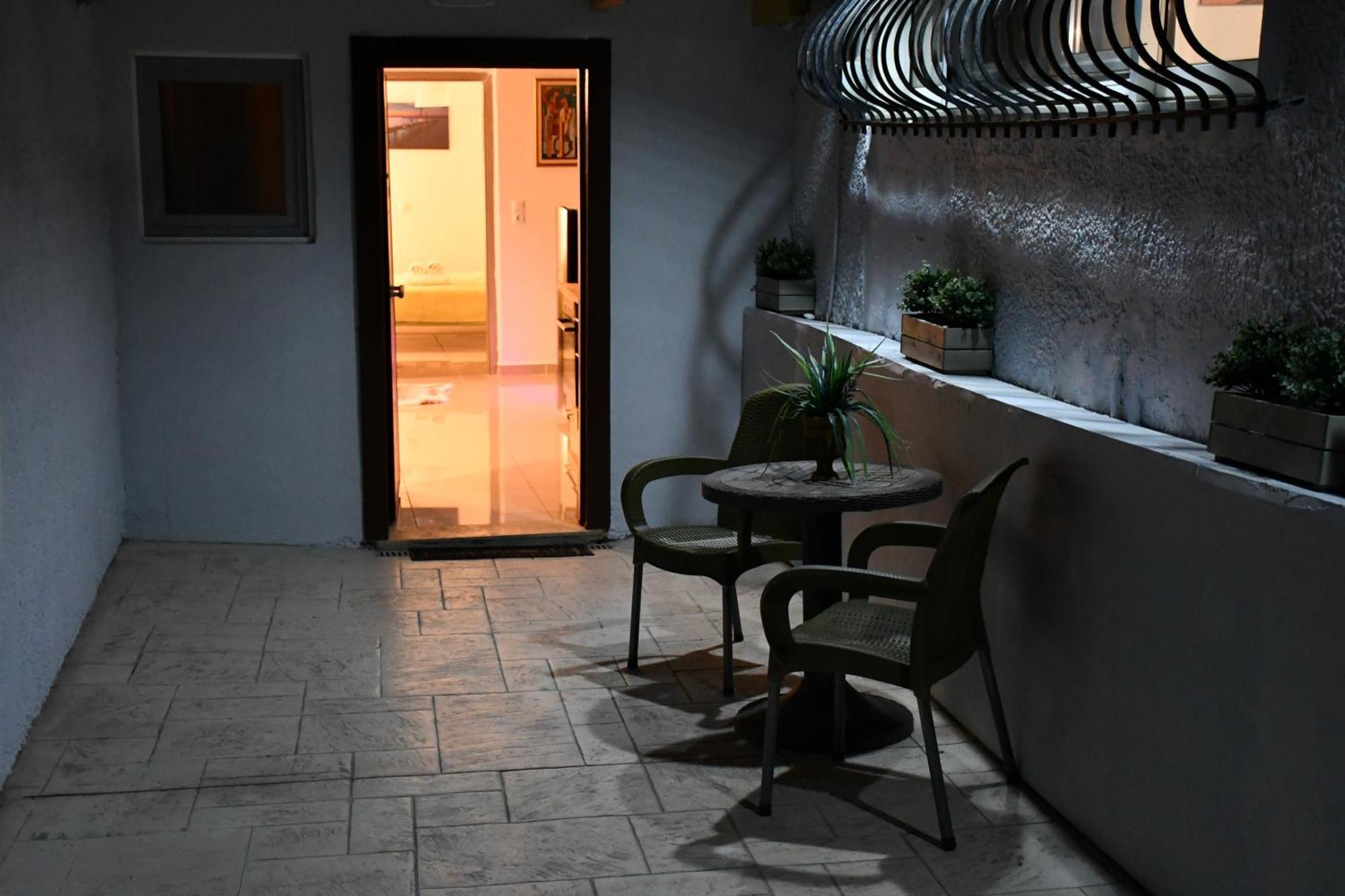 Johnson House Apartment ราฟีนา ภายนอก รูปภาพ